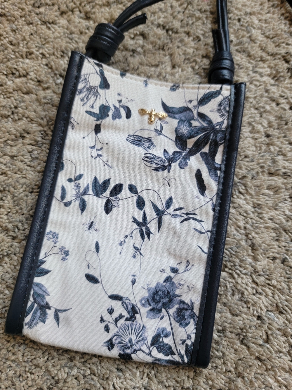 Fable England Crossbody Phone Bag - Cream and Black NWT!!